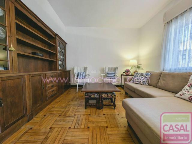 Piso en venta en Gijón, La Arena. A 500 m de la Playa de San Lorenzo y del centro de Gijón. 4 dormitorios, salón con terraza, cocina con despensa y zona de lavado. Pisos.