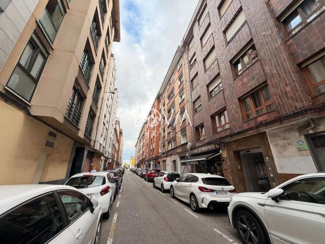 Piso en venta en Gijón, La Calzada. Piso de 3 dormitorios en La Calzada, a pocos minutos de la Playa del Arbeyal. Pisos.
