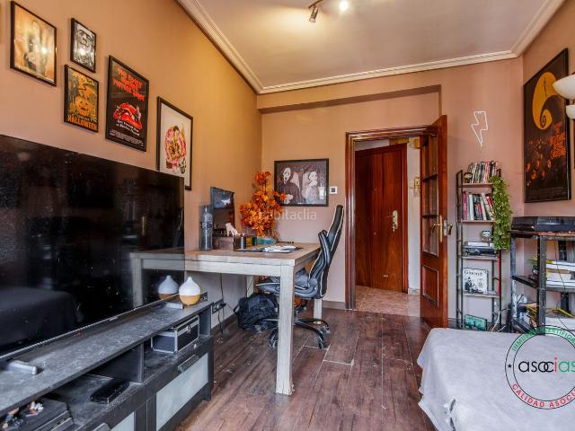 Piso en venta en Gijón, La Calzada. Piso en La Calzada con vistas al mar5º sin ascensor. Pisos.
