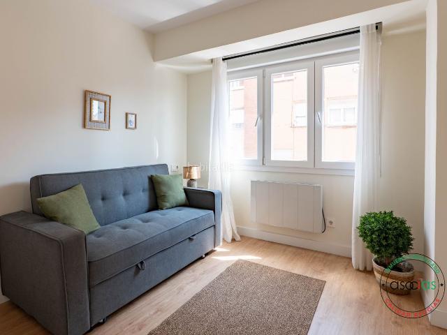 Piso en venta en Gijón, La Calzada. TRES HABITACIONES, CERO REFORMAS Y LA PLAYA EN TU DÍA A DÍA. Pisos.