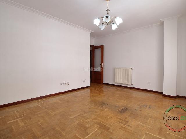 Piso en venta en Gijón, La Calzada. Tu próximo hogar en Gijón te espera! Amplitud, tranquilidad y comodidad Si estás buscando el lugar ideal para tu familia o esa seg. Pisos.