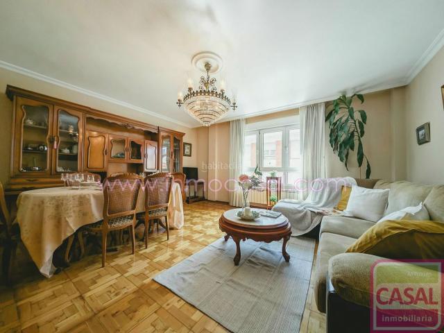 Piso en venta en Gijón, Llano. GIJON Lado Centro, cerca del paseo de Begoña, estupenda y confortable vivienda que dispone de 3 dormitorios, amplio salón comedor. Pisos.