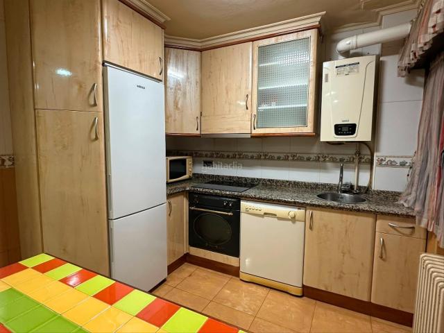 Piso en venta en Gijón, Llano. Lado Centro, bien comunicado, con ascensor y gas natural. Pisos.