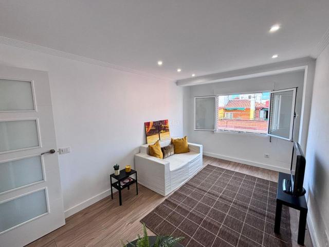 Piso en venta en Gijón, Llano. Piso reformado, exterior y muy luminoso en Gijón. Pisos.