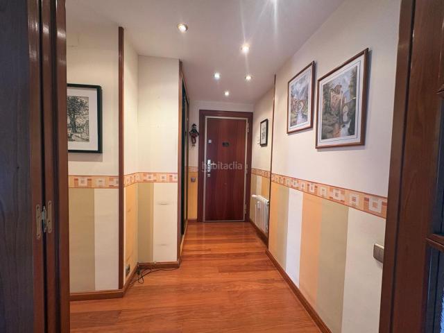 Piso en venta en Gijón, Pumarín. Luminoso piso, garaje, trastero, zona llana y con todo a mano. Pisos.