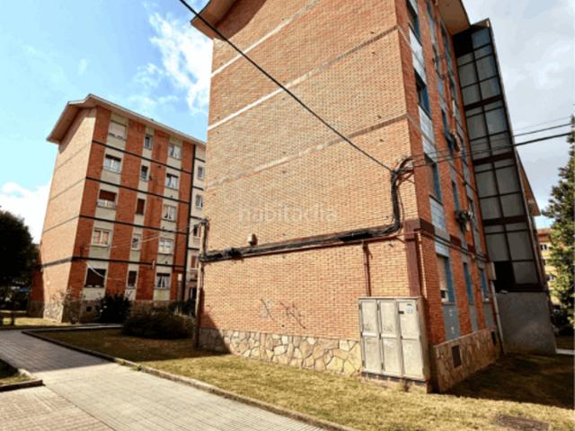 Piso en venta en Gijón, Pumarín. Piso exterior de tres dormitorios, luminoso y en buen estado. Pisos.