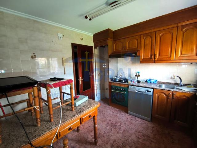 Piso en venta en Gijón, Vega. vende este piso en Vega, Gijón con muchas posibilidades. Pisos.