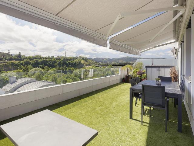 Piso en venta en Gijón, Viesques. VIESQUES, exclusivo ÁTICO con gran TERRAZA y VISTAS panorámicas del parque fluvial y la Universidad Laboral Le presentamos una opo. Pisos.