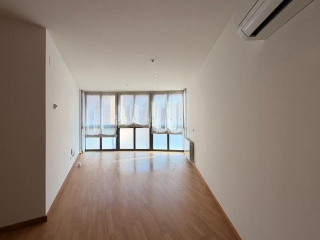 Piso en venta en Girona, Taialà Germans Sabat. Pisos.