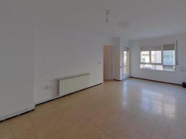 Piso en venta en Girona, de 77 m² 4 habitaciones por 156.000