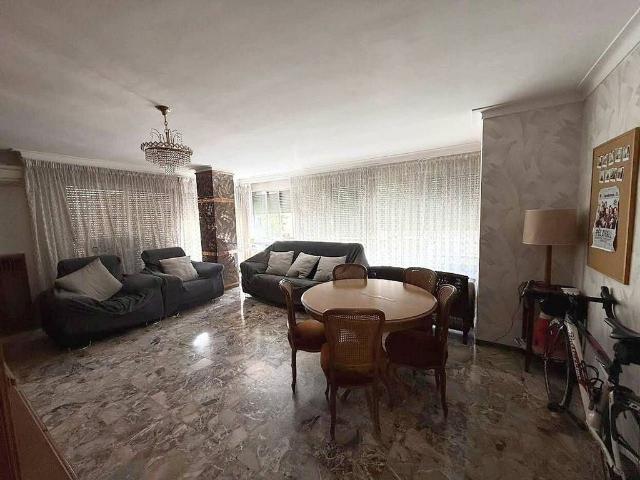 Piso en venta en Girona, de 121 m² 4 habitaciones por 485.000