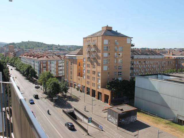Piso en venta en Girona, Eixample Nord. Migdia Casernes Girona. Magnífico piso de 120 m2 en venta. Pisos.
