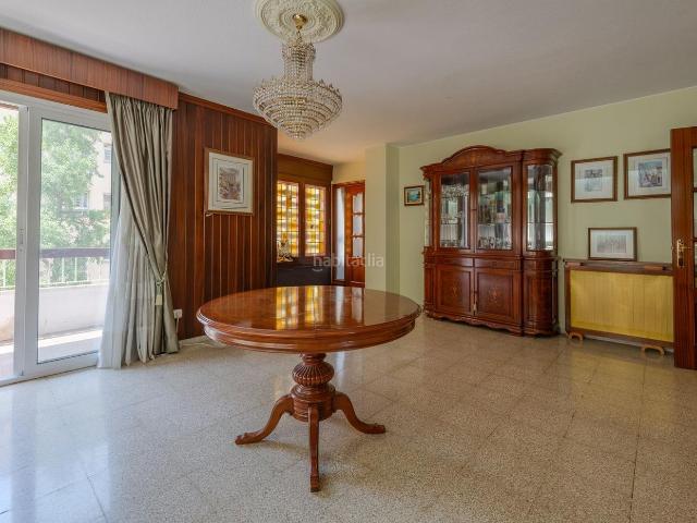 Piso en venta en Girona, Eixample Nord. Piso de 5 dormitorios en Eixample de Girona ideal como vivienda, vivienda con despacho independiente o inversión. Pisos.