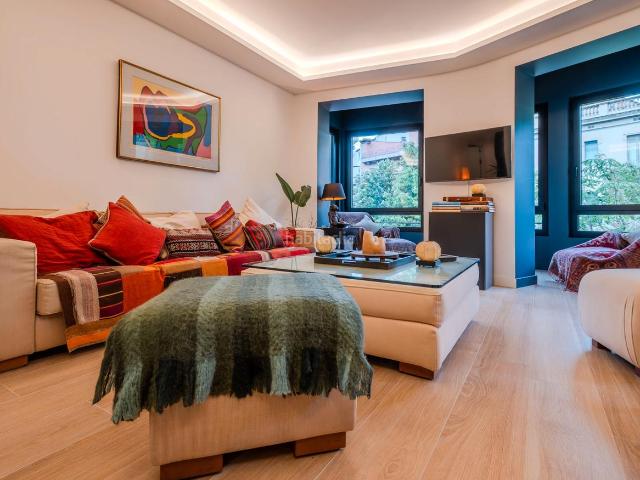 Piso en venta en Girona, Centre Barri Vell. Piso en venta en el centro con 3 habitaciones, terraza y loft independiente, Girona. Pisos.