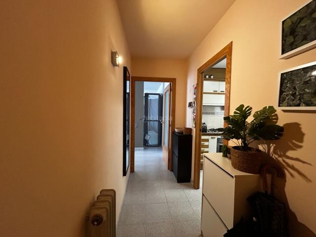 Piso en venta en Girona, Eixample Sud Migdia. Pis molt ben conservat amb aparcament i traster a l'Eixample Sud de Girona Et presentem aquest acollidor pis, molt ben cuidat. Pisos.