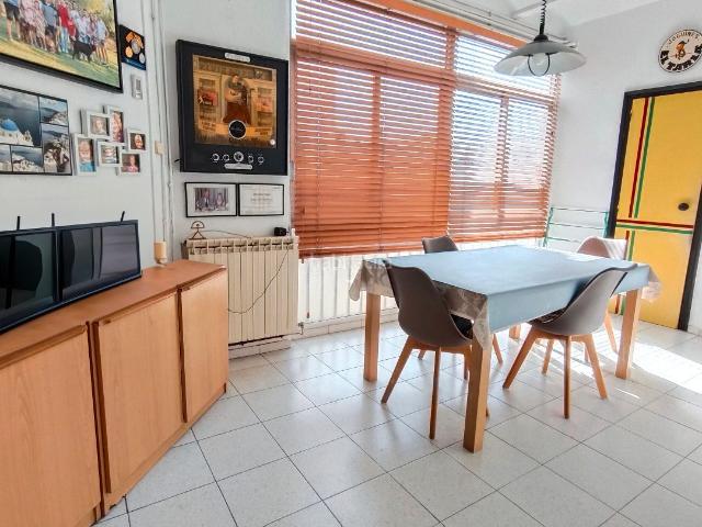 Piso en venta en Girona, La Devesa. Amplio piso de 120 m² en la exclusiva zona de la Devesa de Girona, a solo 2 minutos de la estación de tren y AVE. Pisos.