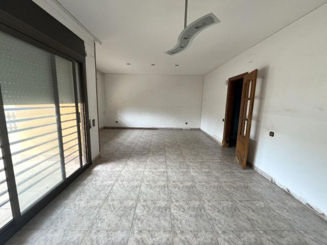 Piso en venta en Girona, Montjuïc. Pis amb gran terrassa en venda a Montjuïc, Girona Capital Piso con gran terraza en venta en Montjuïc, Girona Capital. Pisos.