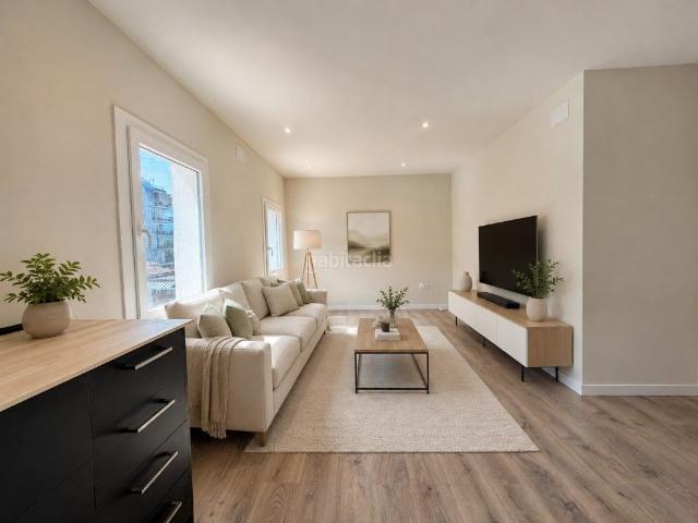 Piso en venta en Girona, Santa Eugenia. Cuatro pisos en venta recién reformados en Calle Atlántida Santa Eugenia. A partir de 205.000 euros. Pisos.