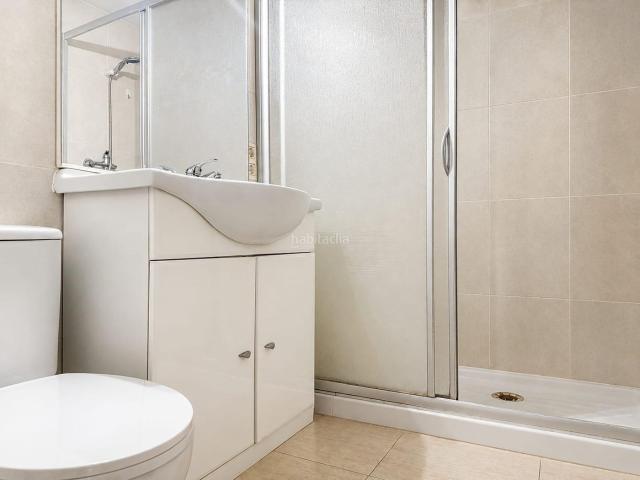 Piso en venta en Girona, Santa Eugenia. PISO EN SANTA EUGENIA CON BALCÓN. Pisos.