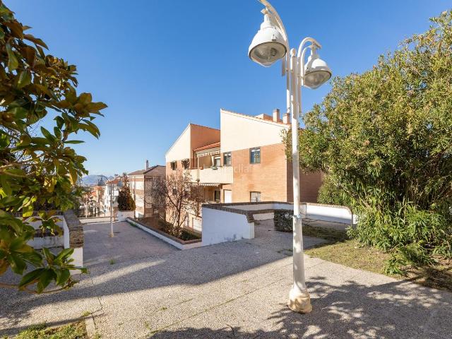 Piso en venta en Granada, Camino de los Neveros Serrallo. Amplio piso de 3 dormitorios, listo para entrar. Pisos.