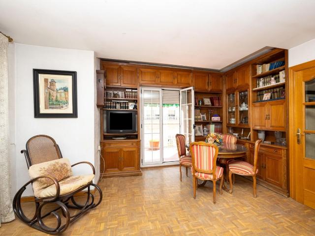 Piso en venta en Granada, Camino de Ronda. ÁTICO EN PLENO CENTRO DE LA CIUDAD. MAGNÍFICA OPORTUNIDAD. Pisos.