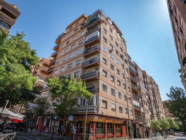 Piso en venta en Granada, Camino de Ronda. Amplio y luminoso piso en una de las mejores zonas de Granada. Pisos.
