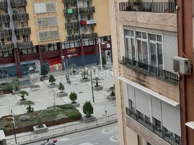 Piso en venta en Granada, Camino de Ronda. Inmobiliarias Unicasa vende piso en junto a la Facultad de Ciencias. Pisos.