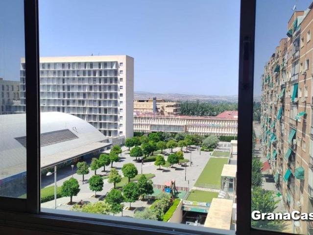 Piso en venta en Granada, Camino de Ronda. Venta de piso 4 dormitorios y 2 baños en cmno de ronda. Pisos.