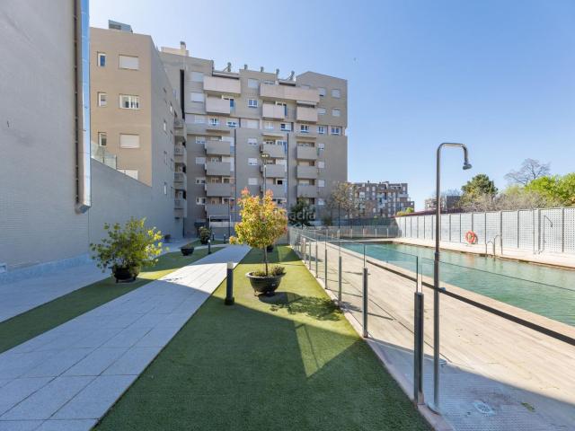 Piso en venta en Granada, Campus de la Salud. Exclusividad, luz y vistas panorámicas a Sierra Nevada en el corazón del PTS. Pisos.