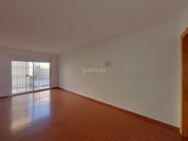 Piso en venta en Granada, Cartuja. Venta de Piso Sin Posesión en Granada. Pisos.