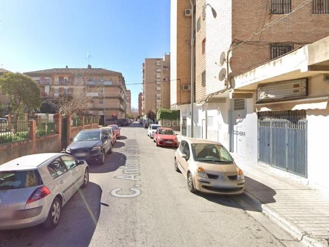 Piso en venta en Granada, Cartuja. Venta de Piso Sin Posesión en la localidad de Granada. Pisos.