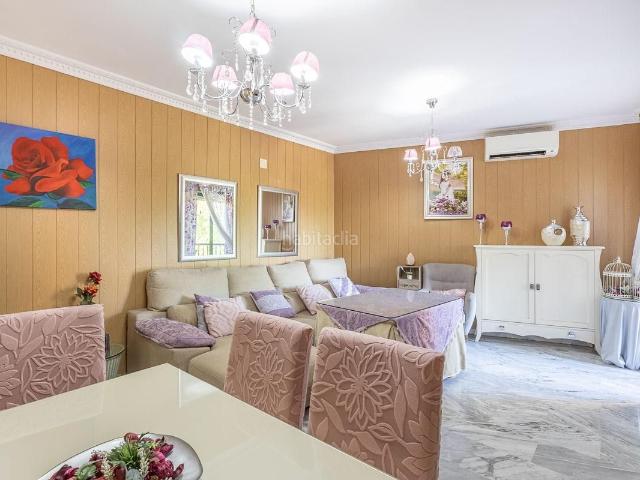 Piso en venta en Granada, Castaño Mirasierra. Este atractivo piso se encuentra ubicado en la codiciada zona del Palacio de los Deportes, una ubicación privilegiada que garantiz. Pisos.