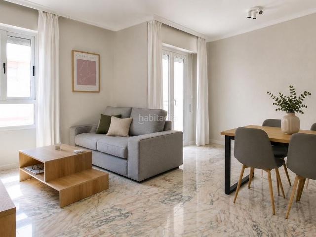 Piso en venta en Granada, Centro Sagrario. Amplio piso de 3 dormitorios en pleno centro de Granada junto a Camino de Ronda. Pisos.