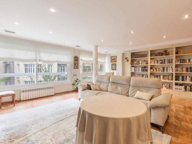 Piso en venta en Granada, Centro Sagrario. Espectacular vivienda en plena Gran Vía de Granada amplitud, diseño y ubicación privilegiada. Pisos.