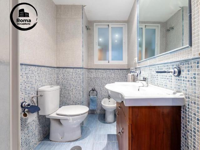 Piso en venta en Granada, Centro Sagrario. Piso en el centro de Granada, totalmente reformado con dos grandes dormitorios y un baño. Pisos.