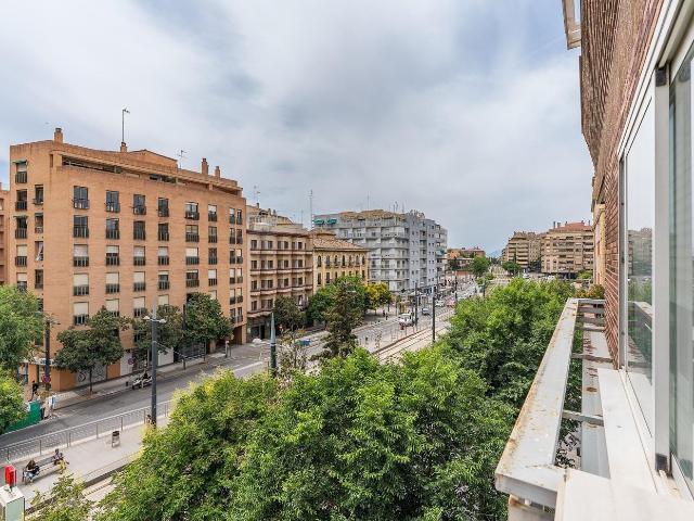 Piso en venta en Granada, Centro Sagrario. SE VENDE AMPLIO PISO EN CONSTITUCION CON TRES PLAZAS DE GARAJE_GRANADA. Pisos.