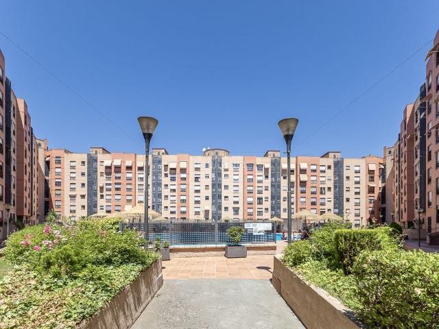 Piso en venta en Granada, Cerrillo de Maracena Periodistas. SE VENDE FANTASTICO PISO DE 5 DORMITORIOS EN ROTONDA EUROPA _ ZONA PARQUE ALMUNIA_EN URBANIZACION CON PISCINA COMUNITARIA Y TERRAZ. Pisos.