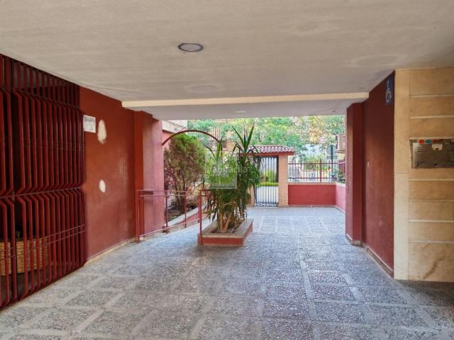 Piso en venta en Granada, Cervantes. GranadaPiso. Pisos.