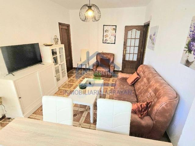 Piso en venta en Granada, Cervantes. Piso con plaza de garaje independiente cerrada. Pisos.