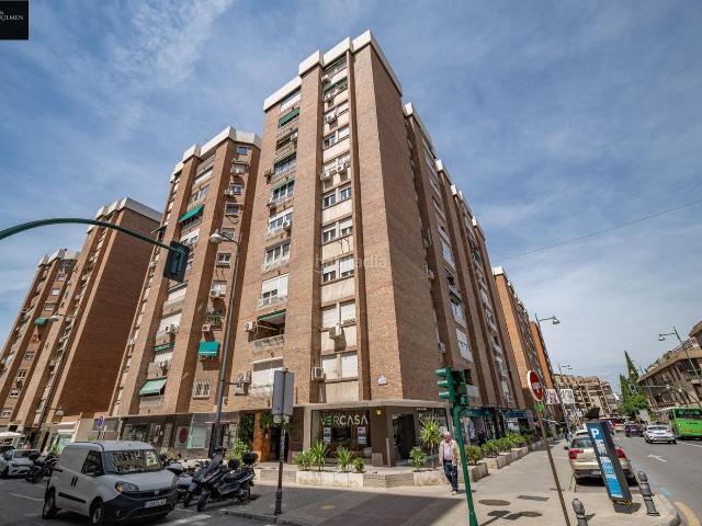 Piso en venta en Granada, Cervantes. Piso en Alminares. Pisos.
