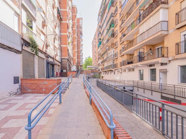 Piso en venta en Granada, Cervantes. PISO EXTERIOR EN ZONA CERVANTES, GRANADA, 8ª PLANTA, MUY LUMINOSO, 87 M, 3 DORMITORIOS, VISTAS DESPEJADAS. Pisos.