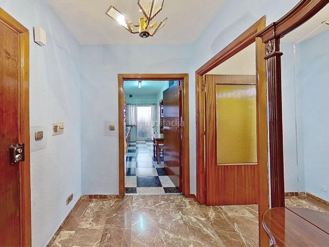 Piso en venta en Granada, Crta. De la Sierra. Hove Properties presenta en exclusiva esta vivienda situada en Carretera de la Sierra, una de las zonas residenciales más demandad. Pisos.