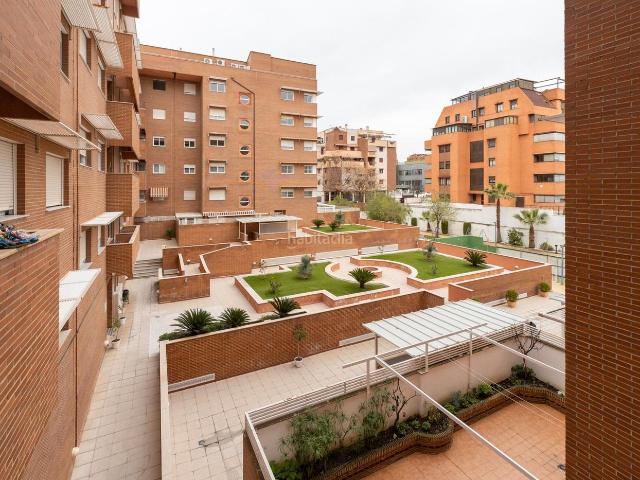 Piso en venta en Granada, Av. F. Garcia Lorca Nueva Estación Autobuses. SE VENDE EXCLUSIVO PISO EN RESIDENCIAL DE LUJO CALLE SAN SEBASTIÁN DE LA GOMERA. Pisos.