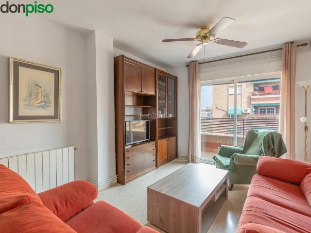 Piso en venta en Granada, Barrio de Zaidín. Gran oportunidad piso amplio, luminoso y con cochera cerrada. Pisos.