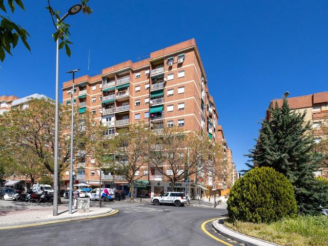 Piso en venta en Granada, Barrio de Zaidín. LUMINOSO PISO DE 3 DORMITORIOS Y DOS TERRAZAS, EN LA ZONA FONTIVEROS. Pisos.
