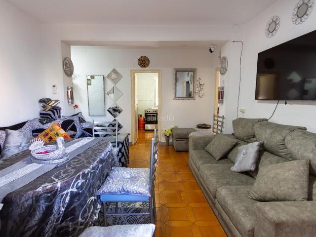 Piso en venta en Granada, Barrio de Zaidín. Oportunidad en el ZAIDÍN! Luminoso piso junto a la Avenida de Dílar. Pisos.