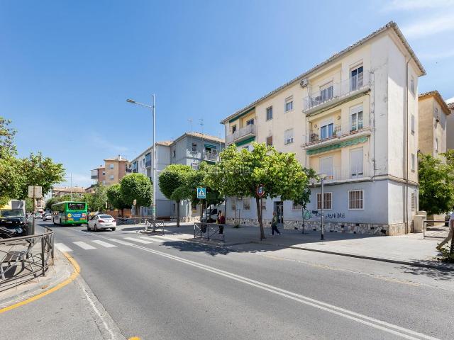 Piso en venta en Granada, Barrio de Zaidín. PISO DE DOS DORMITORIOS EN AVENIDA DE DÍLAR. Pisos.