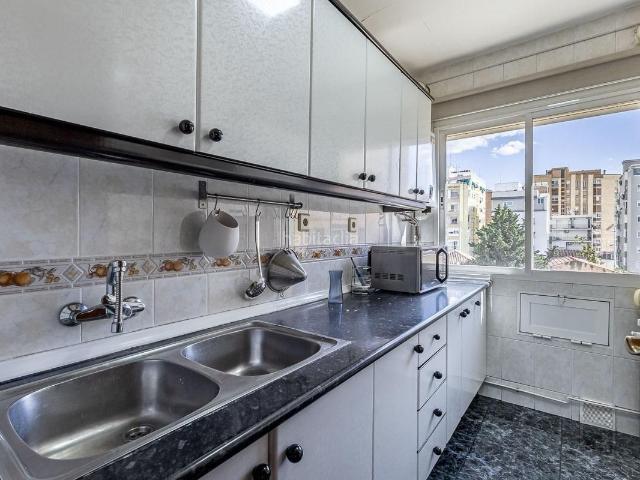 Piso en venta en Granada, Barrio de Zaidín. Piso de 2 dormitorios junto al metro. Pisos.