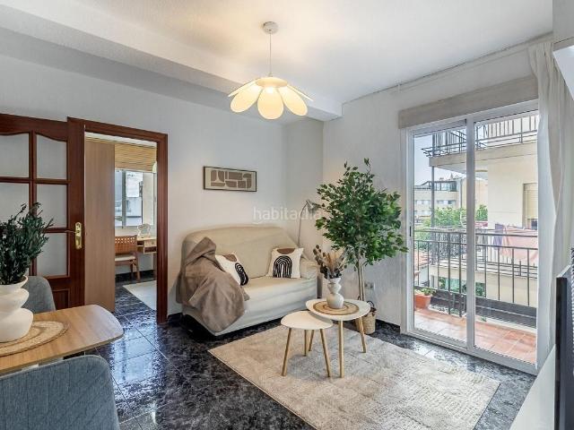 Piso en venta en Granada, Barrio de Zaidín. Piso de 2 dormitorios junto al metro. Pisos.
