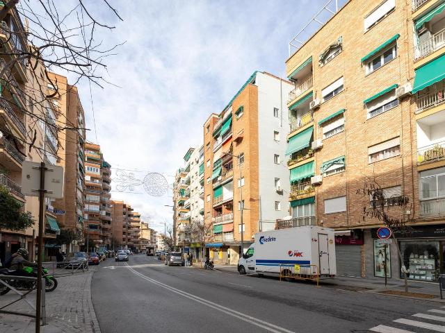 Piso en venta en Granada, Barrio de Zaidín. Pisos.